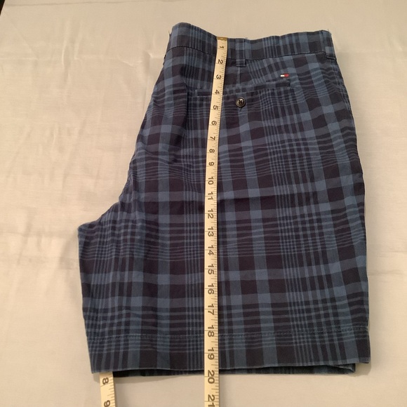 Tommy Hilfiger shorts - Picture 6 of 8